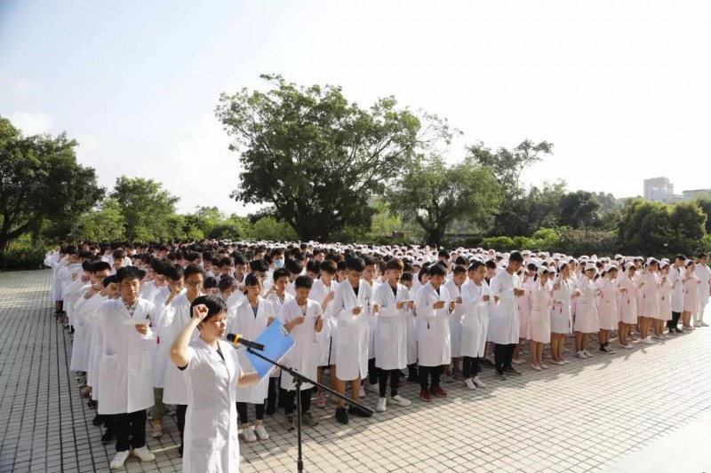 湛江中醫(yī)學(xué)校2019年報名條件、招生要求、招生對象